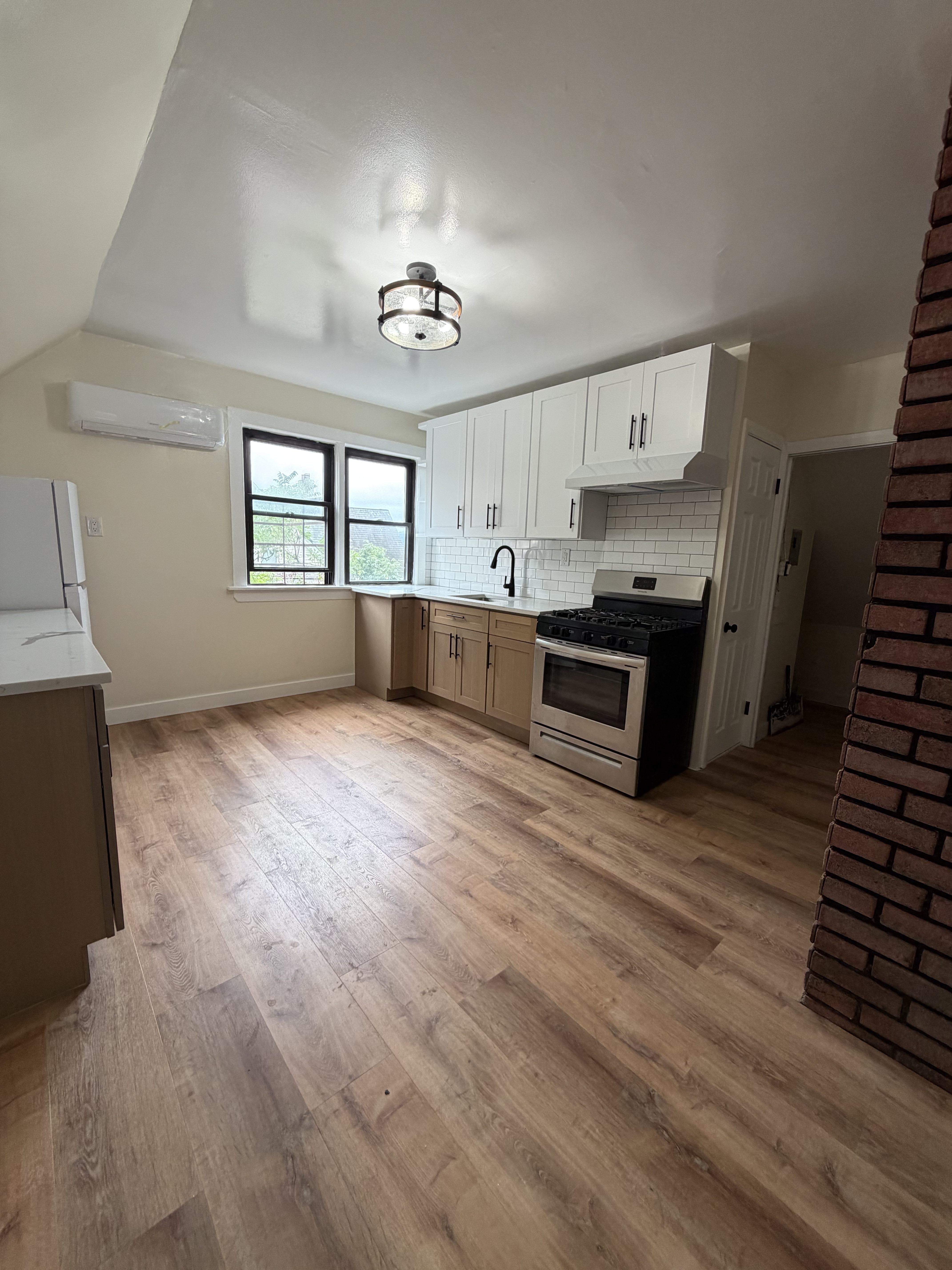 40 Point Street – photo 1