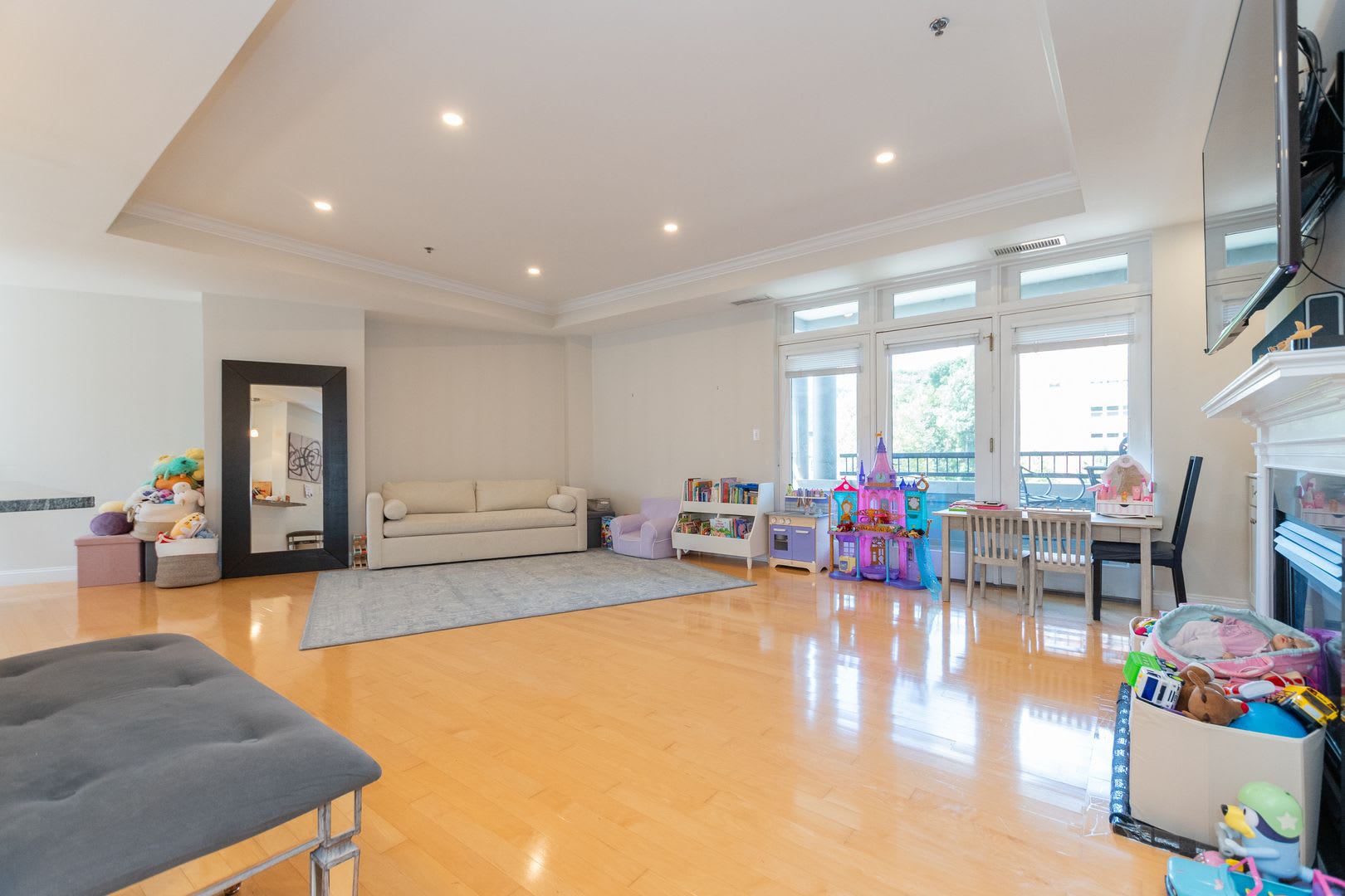 Charming 3 Bedroom-No Broker Fee – photo 4