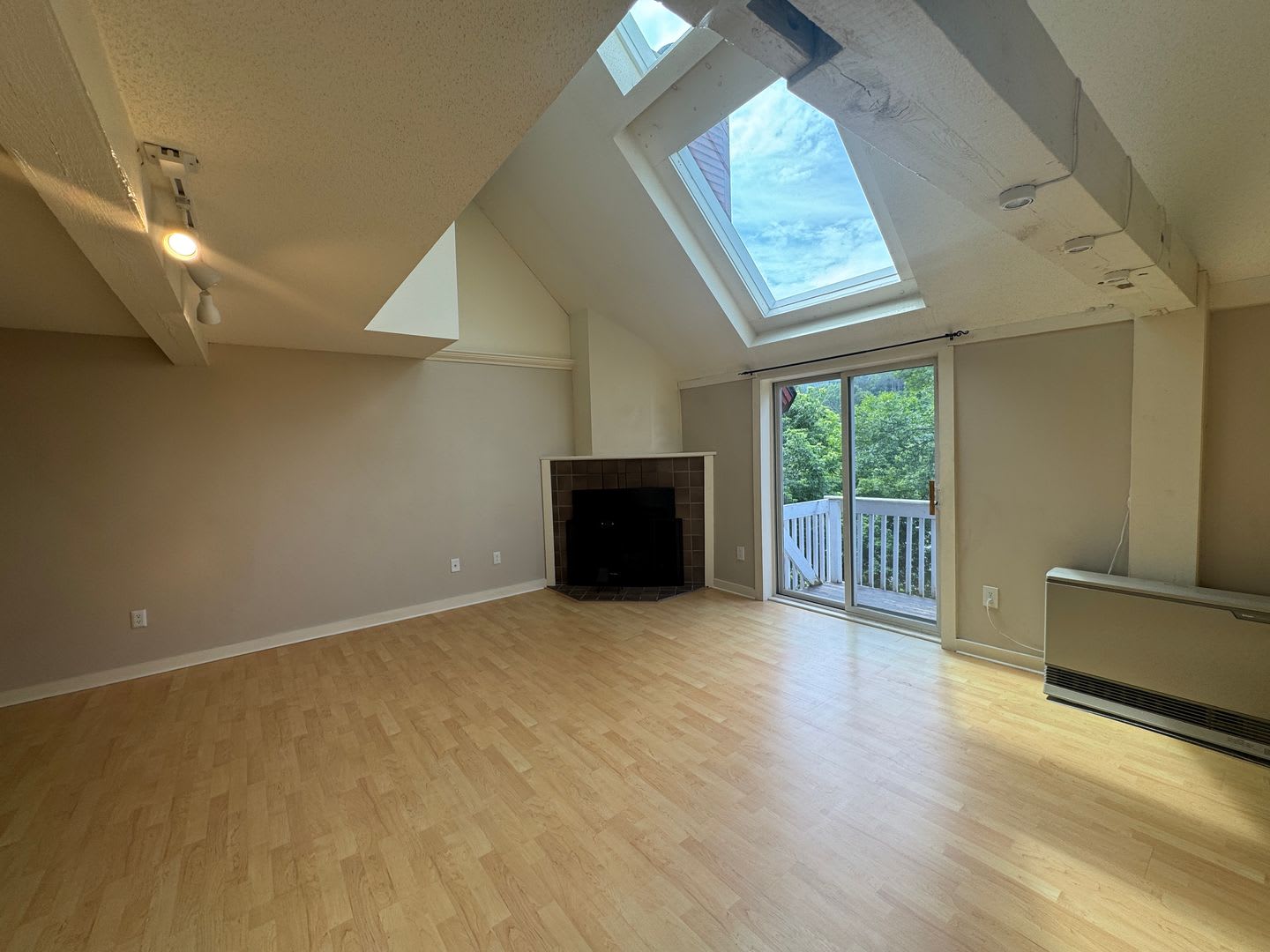 2 bedroom with loft in downtown Quechee – photo 3