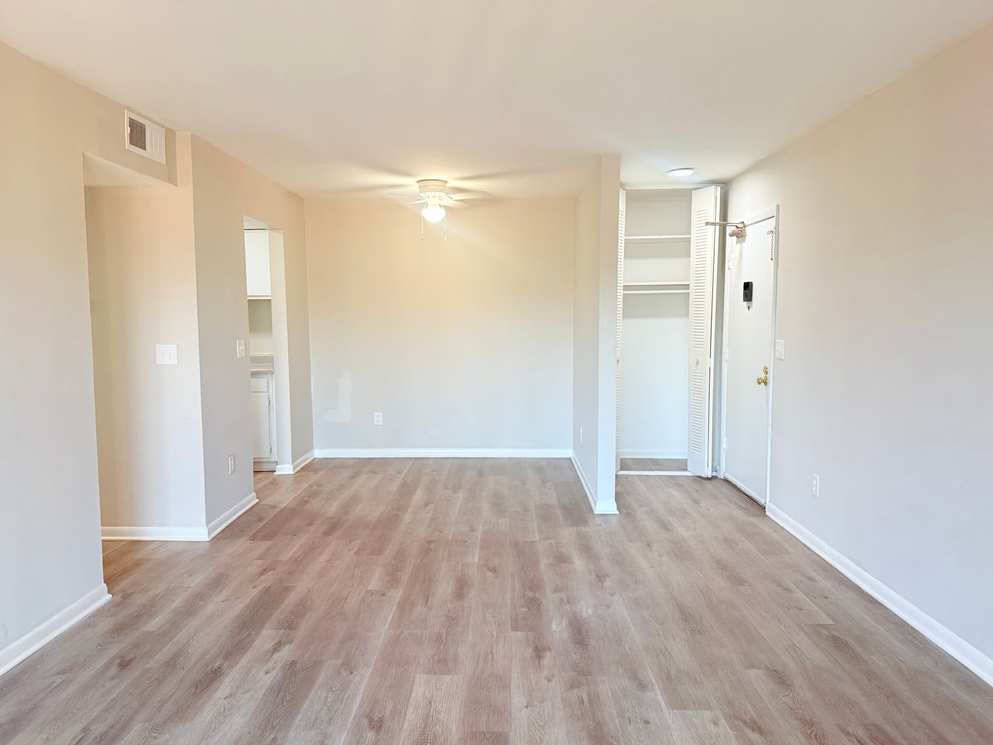 Large 2 bedroom! *** Move in Special*** – photo 2