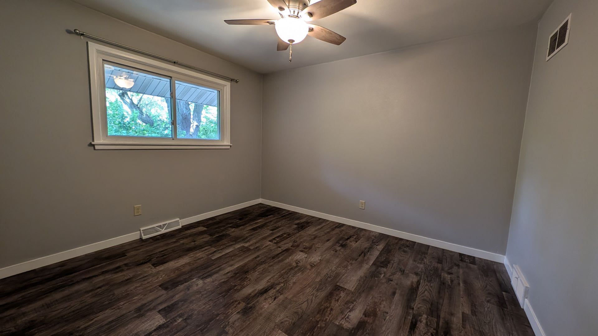 Charming Row Home Style Rental – photo 4