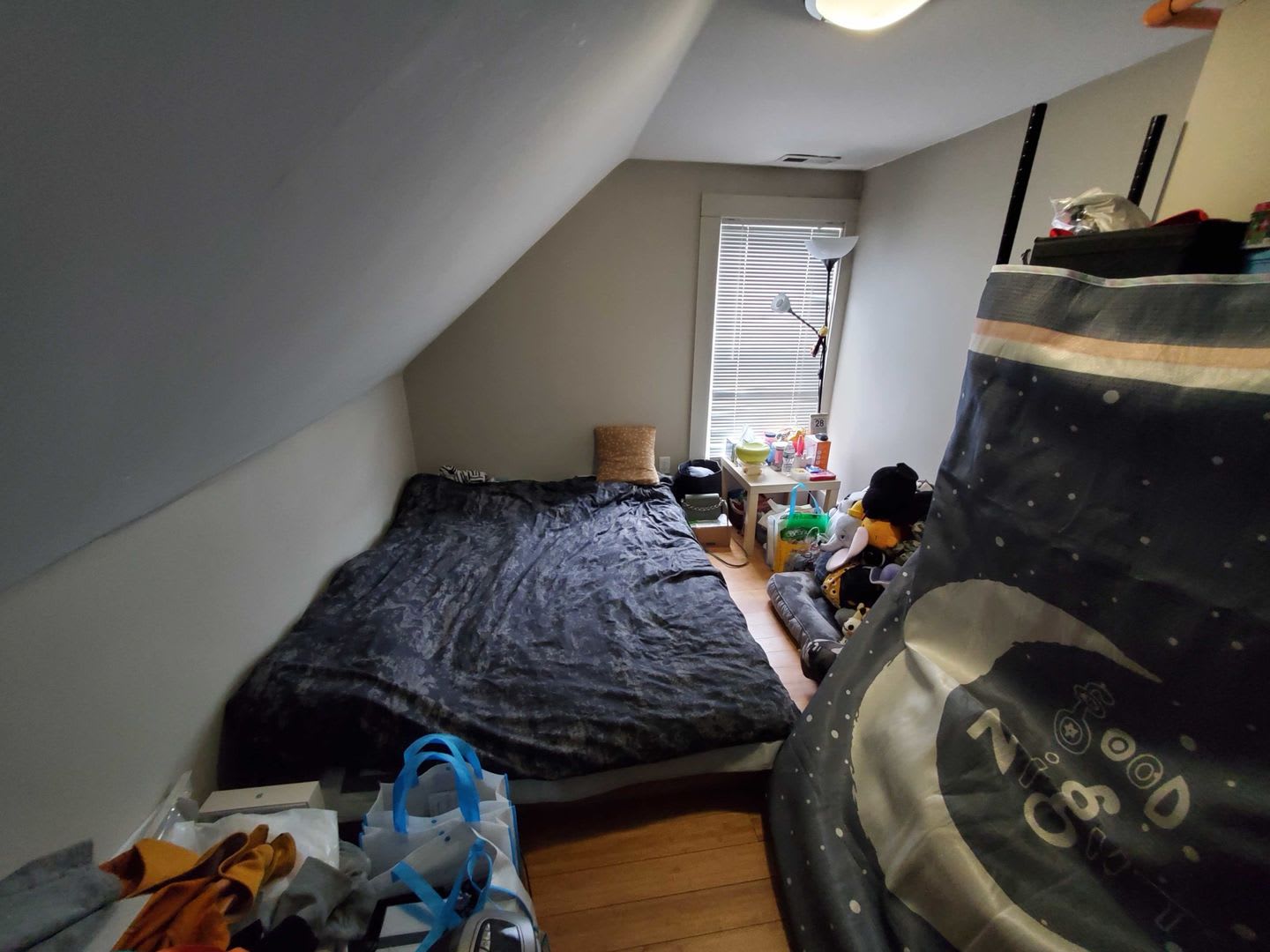 Charming 5 Bedroom-No Broker Fee – photo 2