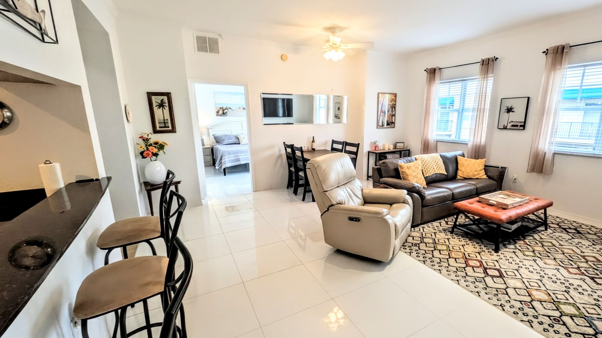 SEASONAL VACATION RENTAL IN THE BROADWAY PROMENADE! AVAILABLE DEC-APRIL 2027 – photo 3