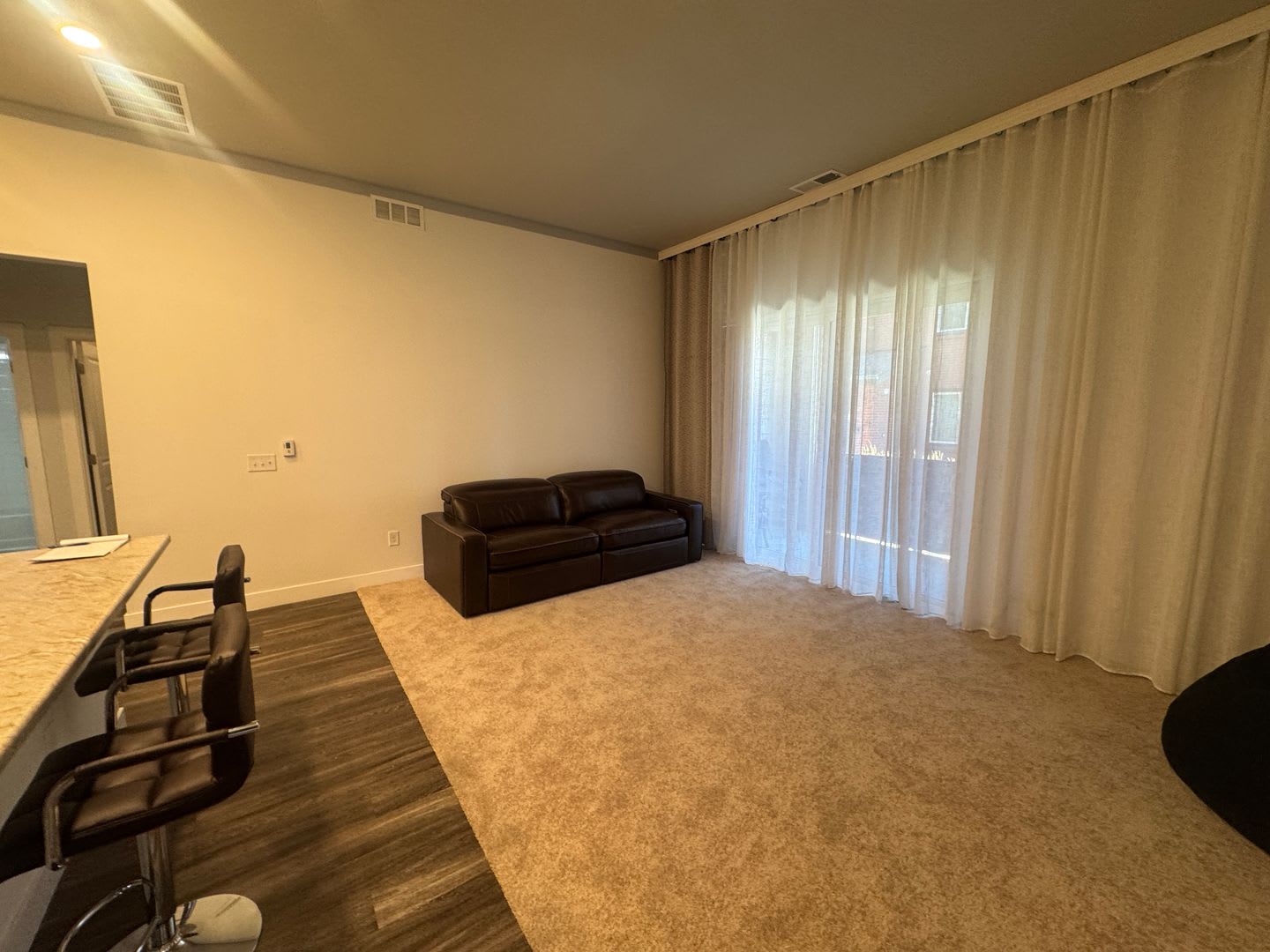 Contemporary 2 Bedroom Condo In The Heart Of Aurora – photo 4