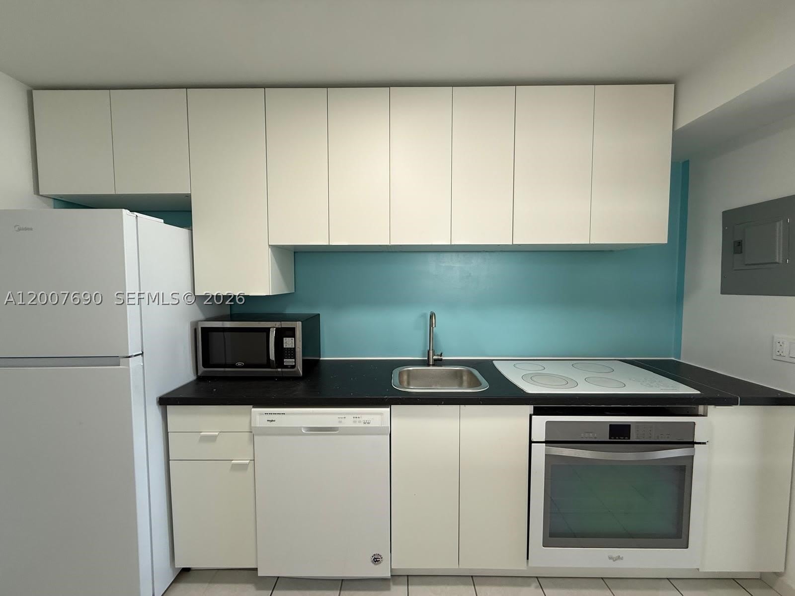 1750 James Ave – photo 1