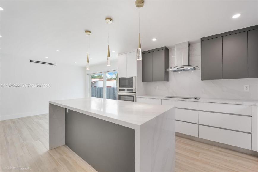 1654 SW 18th Ave – photo 3