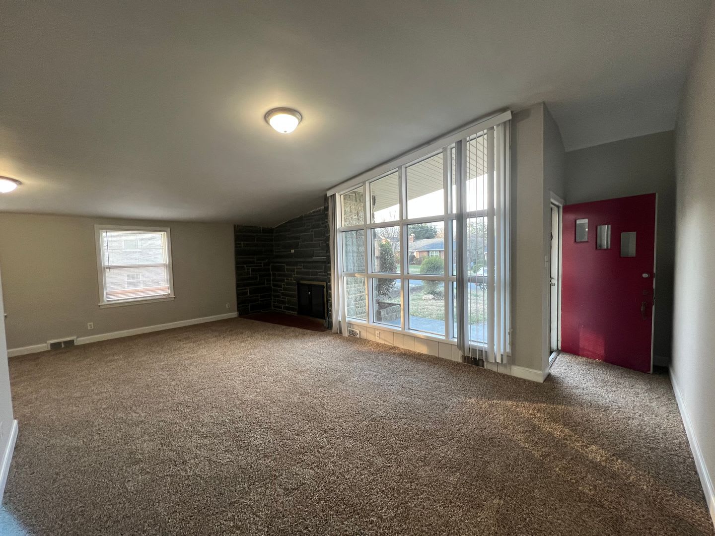 One Story House with Finished Basement – photo 3