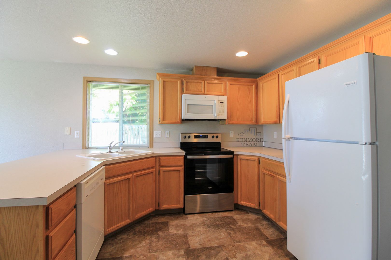 3 Bedroom, 2 Bath Home in West Pasco – photo 2