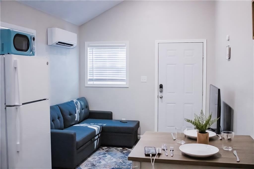 1112 E 26th Street – photo 5