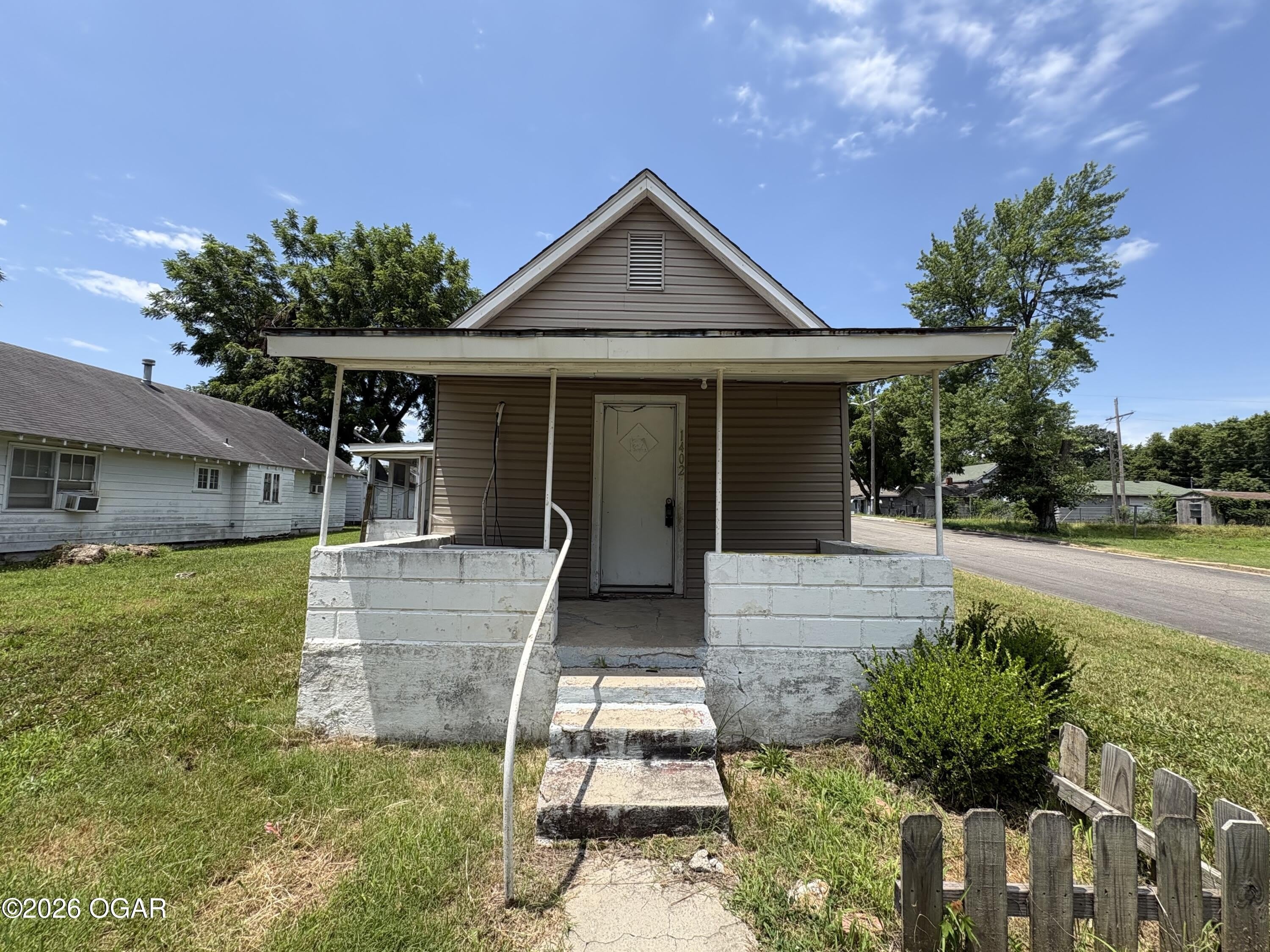 1402 Iowa Avenue – photo 1