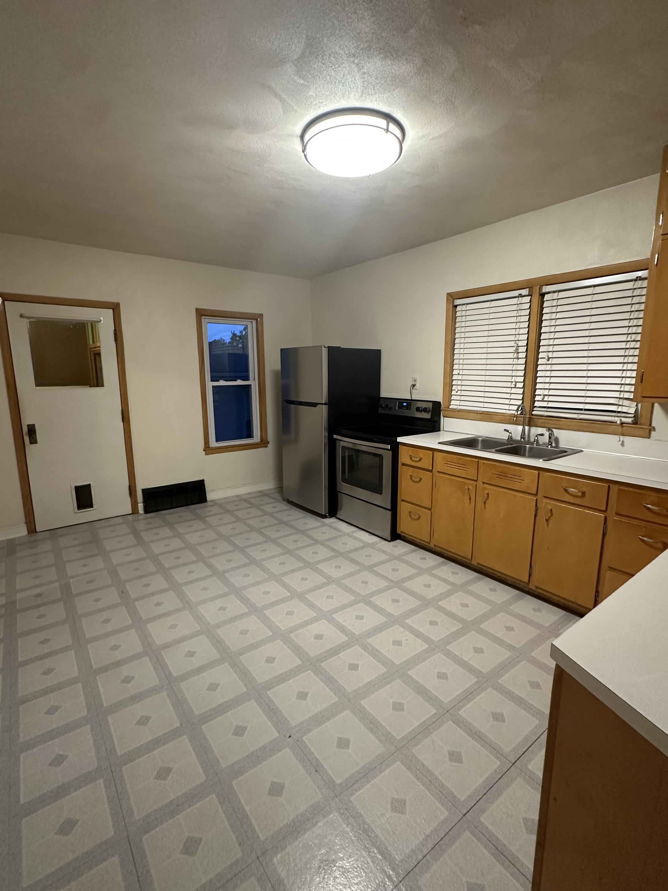 912 East Lincoln Avenue – photo 5
