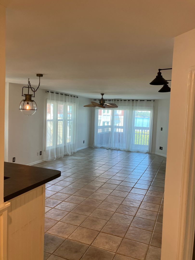 Lovely Waterfront Condo Davidson – photo 4