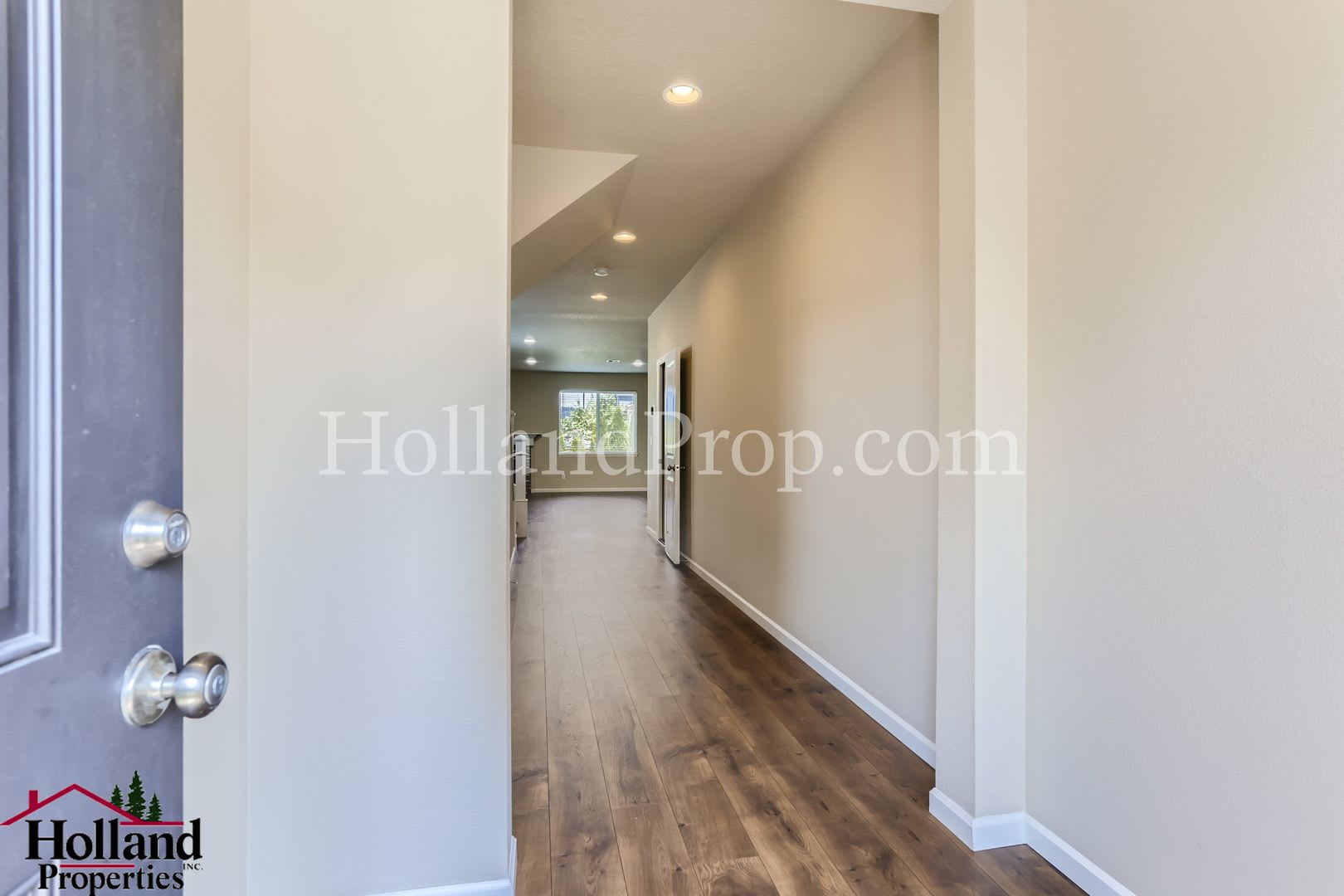 Beautiful Light Filled 4 Bedroom Home With A Charming Backyard New Price 3 195 And Reduced Security Deposit – photo 3