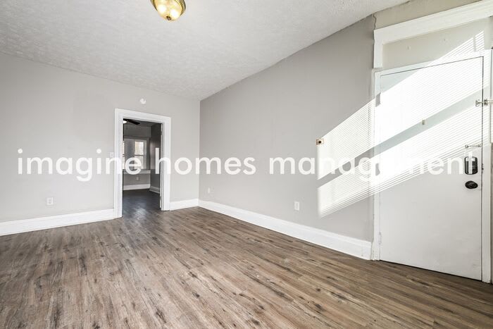 2106 Sarah Street – photo 3