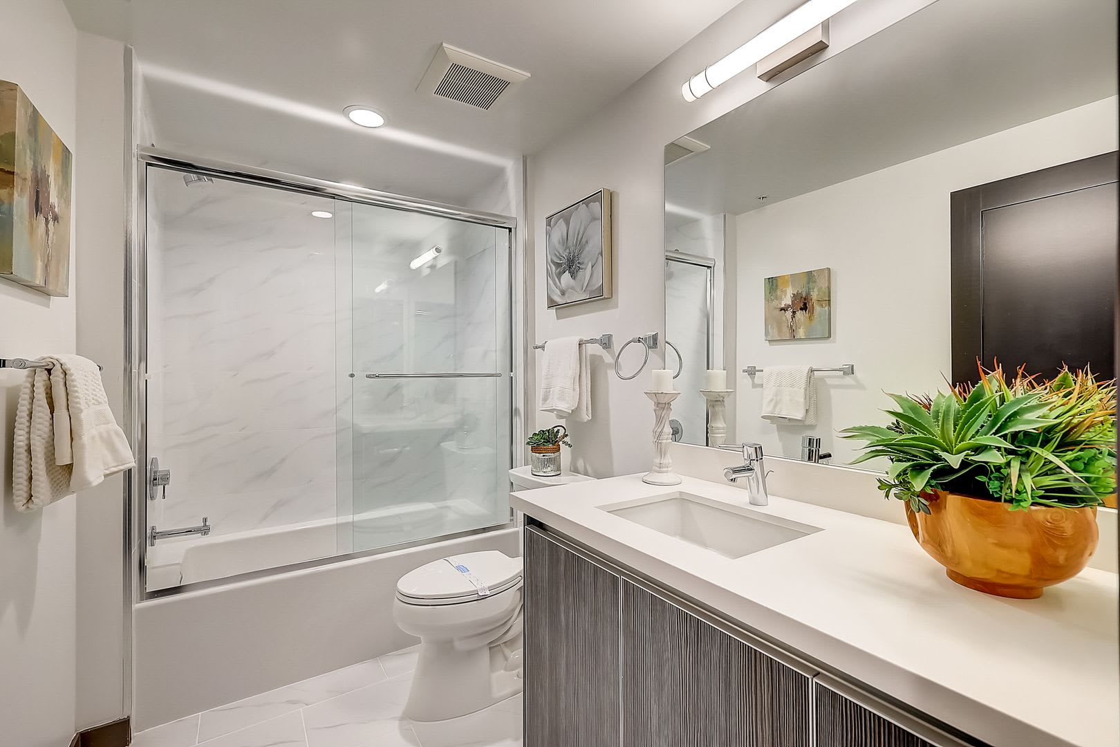 Brand New Building Featuring 1 2 Bedroom Flats Townhomes – photo 5