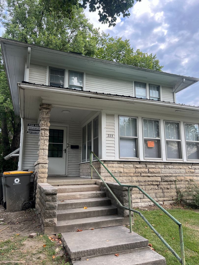 *Available August 2027!* 5 bedroom house downtown!! Recently Renovated! – photo 1