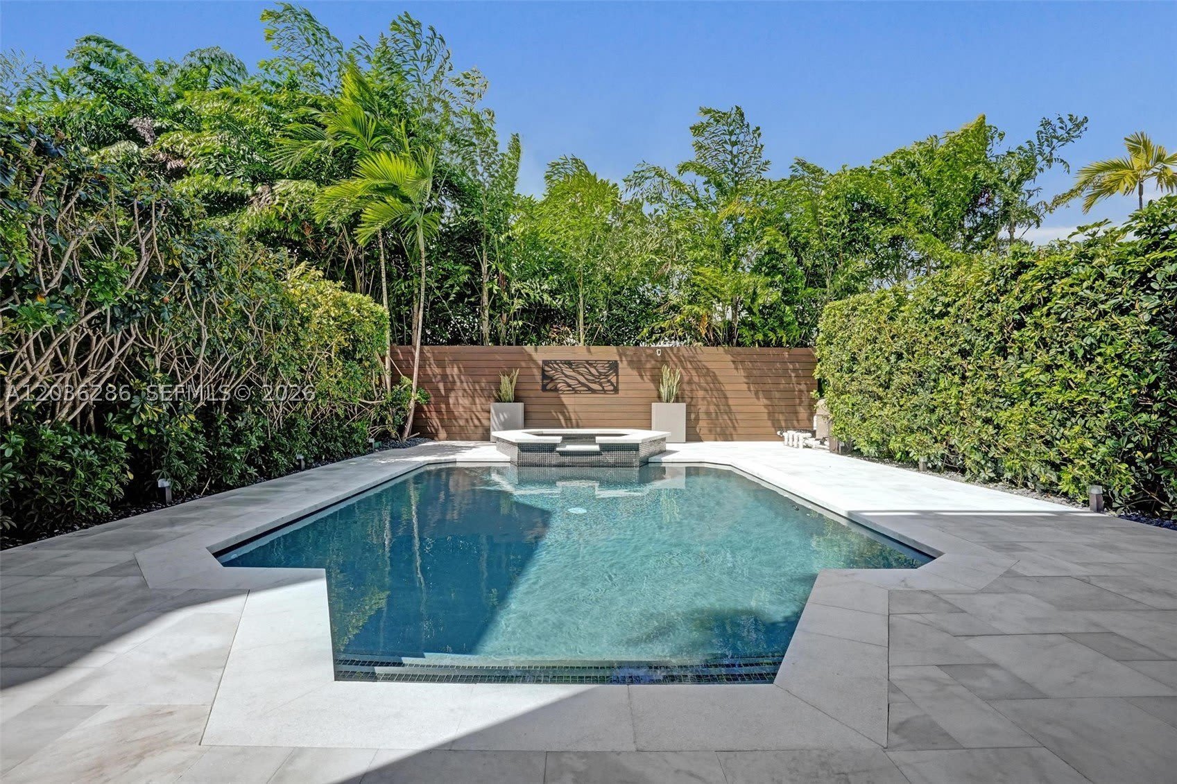 453 SW 5th Ave – photo 4