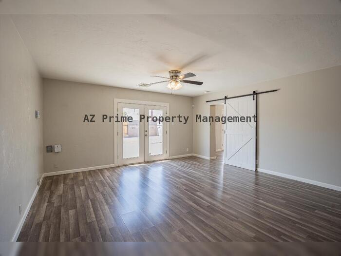 1907 West Denton Lane – photo 4