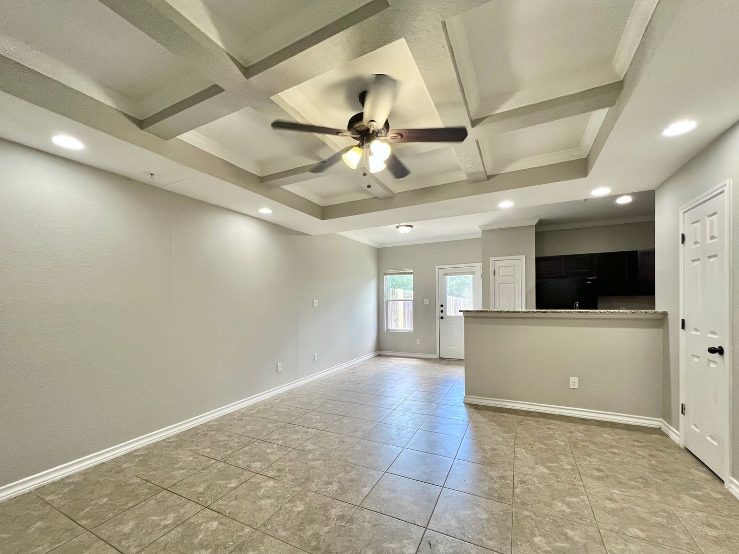 Cozy 3BR/2.5BA Townhome Near Medical Center, USAA & I-10 – photo 4