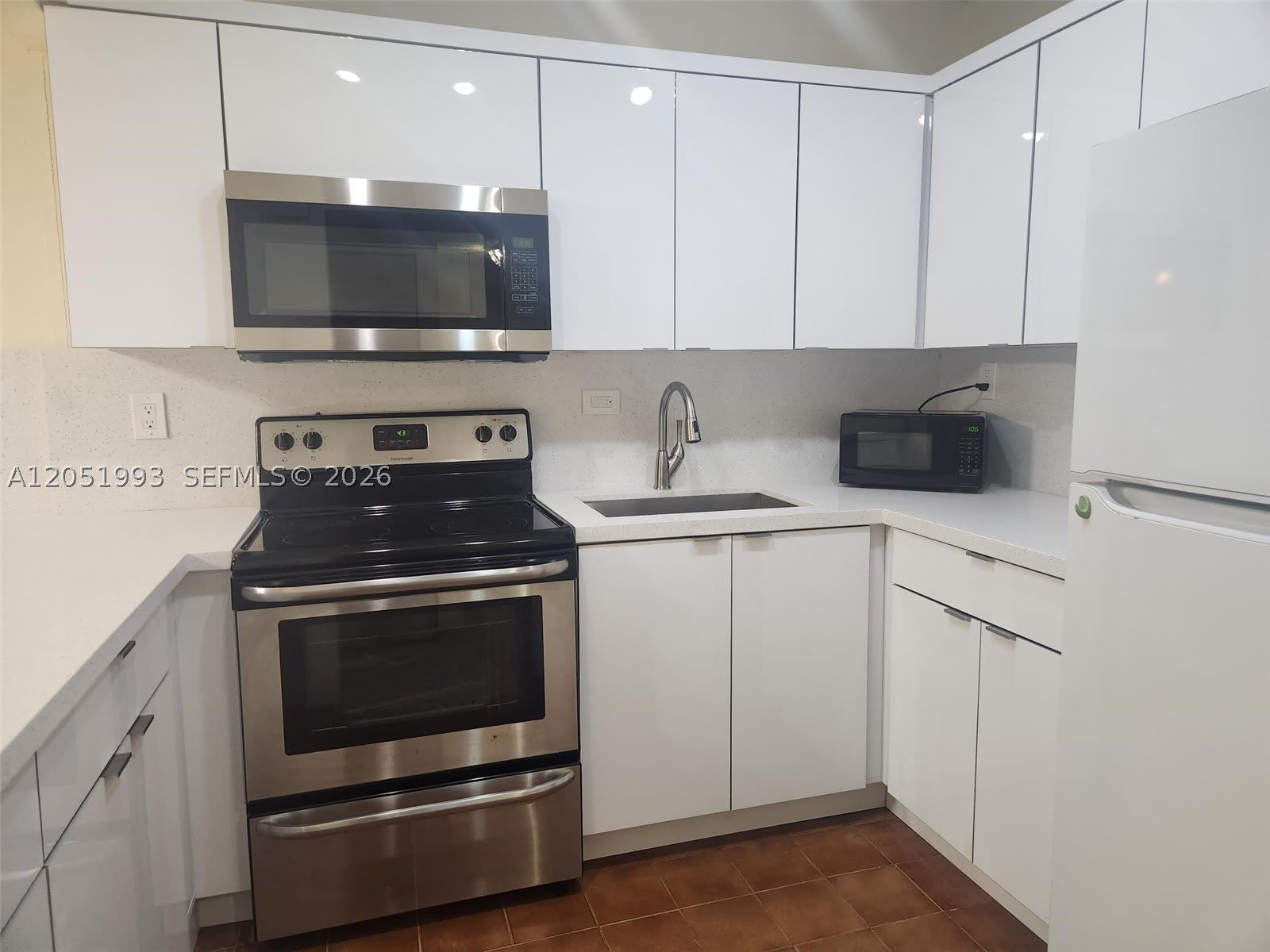 8990 SW 24th St – photo 5