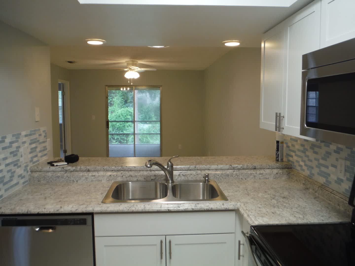 2/2 Condo Screen Porch, Pool Complex – photo 3