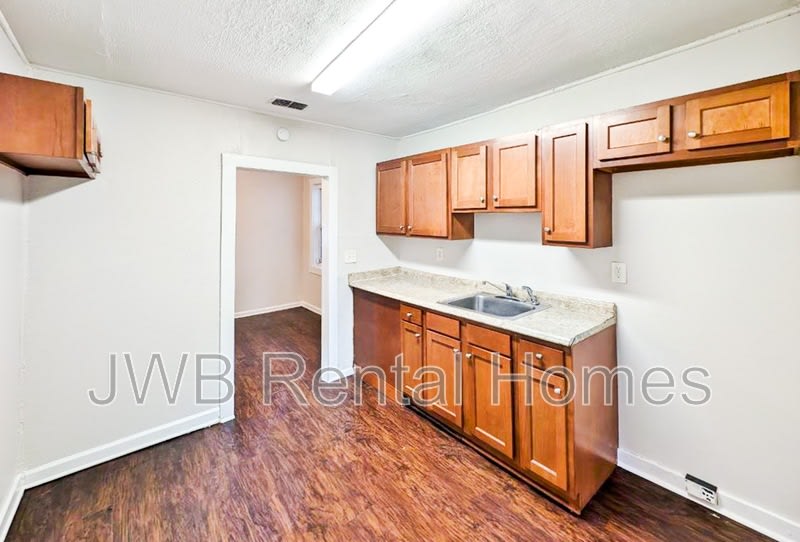2053 Baldwin St – photo 2