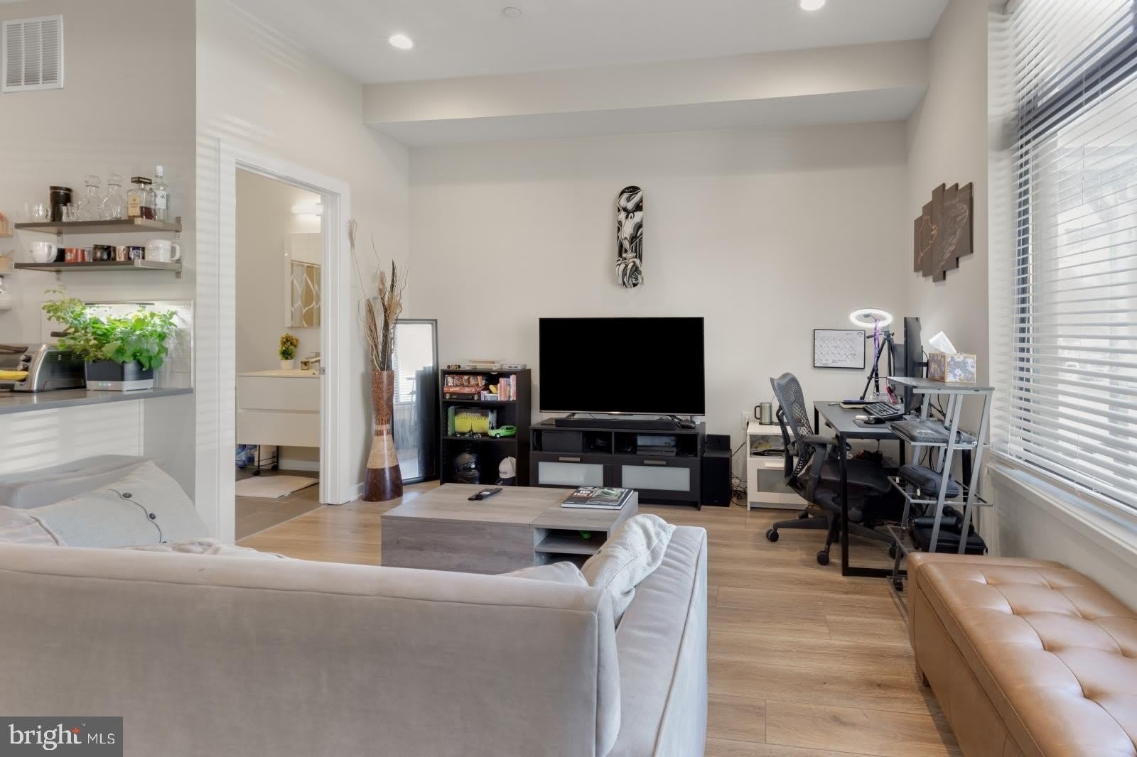 385 MARTIN Street – photo 3