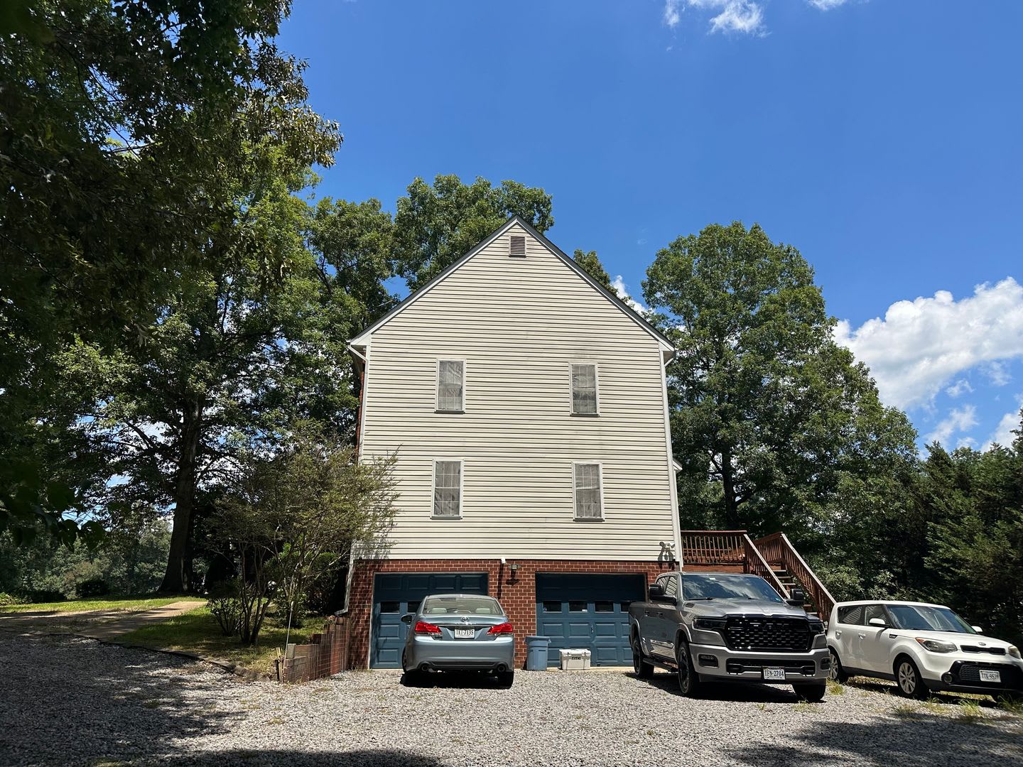 Brick Colonial with unfinished basement and attached garage – photo 4