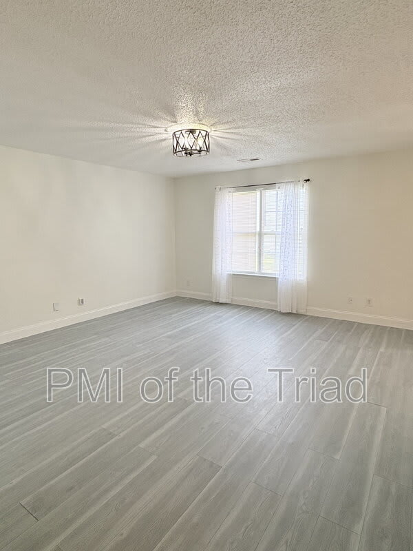 202 Kinnley Ct – photo 5