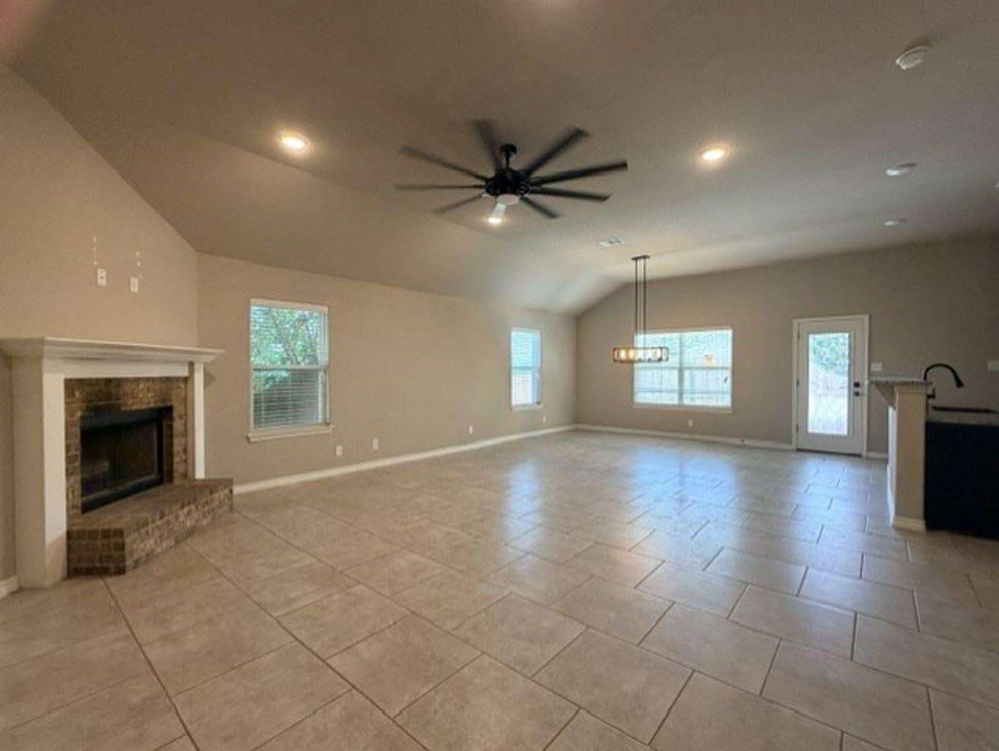 821 KENDRA DR – photo 4