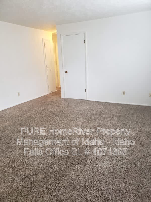 640 Hansen Ave – photo 3