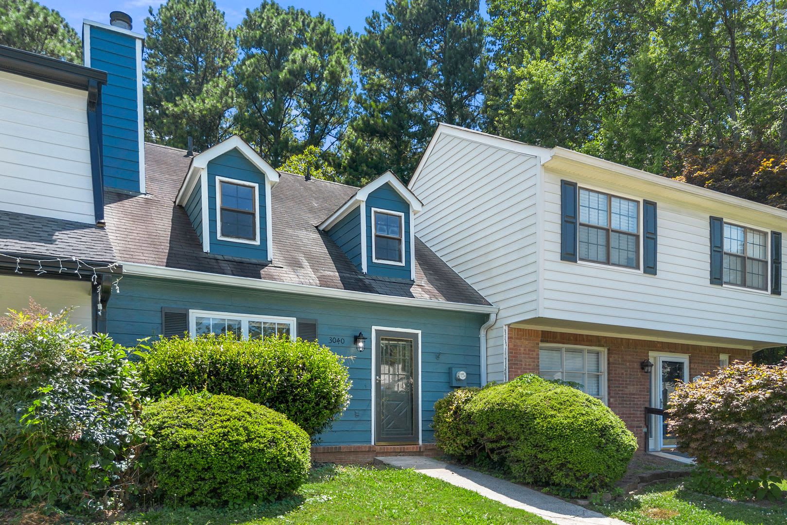Renovated Modern 2BR Townhome in Prime Kennesaw Location – photo 2