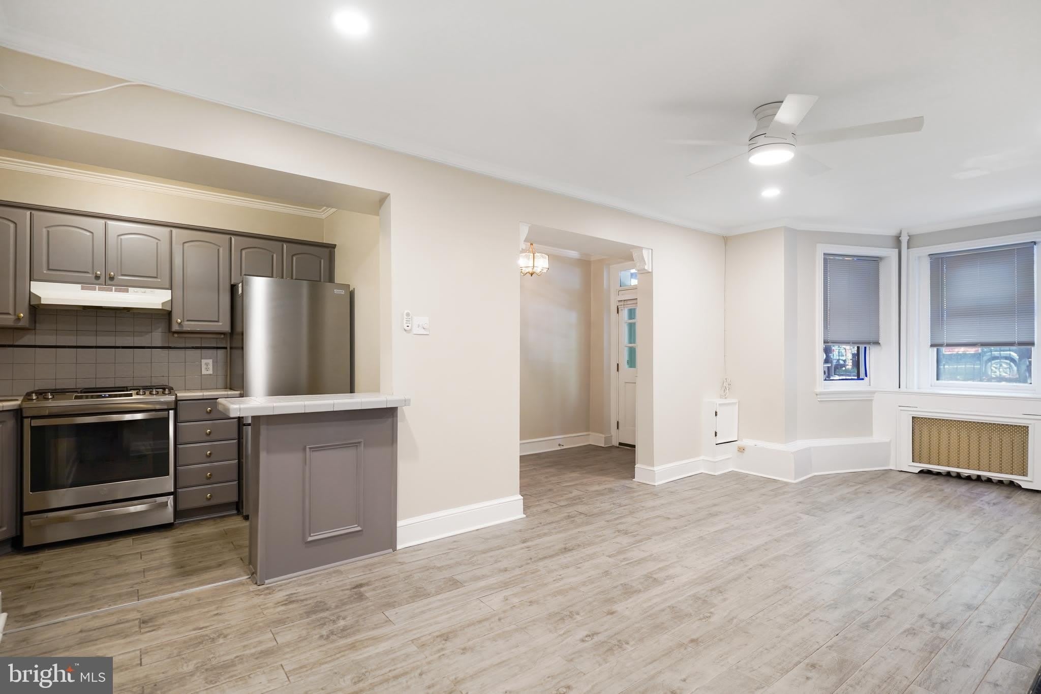 405 CONSTITUTION Avenue NE – photo 2