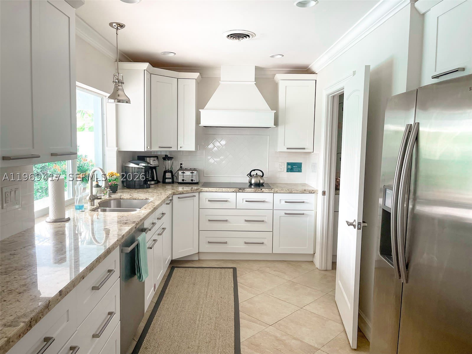 2932 NE 36th St – photo 4
