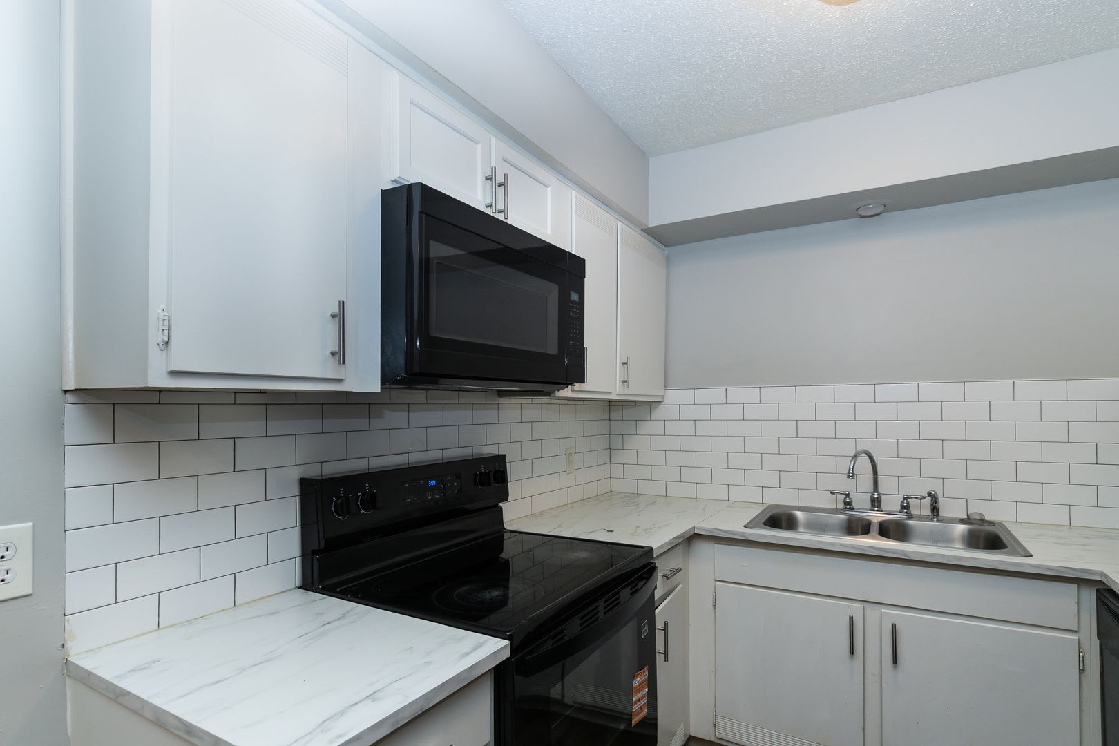 2 Bed 1.5 Bath Apartment in North Kansas City – photo 2