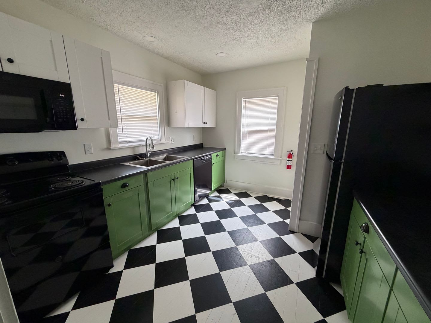 SPACIOUS 2 Bedroom Single Family Home! – photo 4