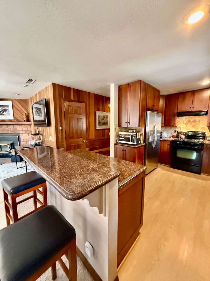 Furnished 3BD/2BA Near Eagle Lodge – photo 3
