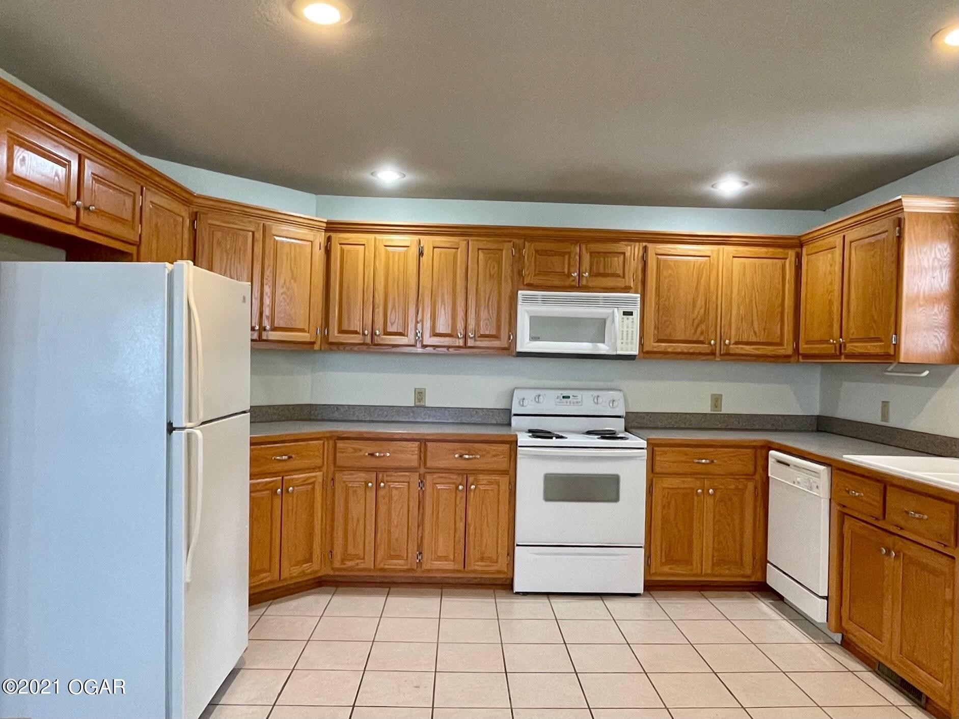 1201 Southgate Road – photo 4