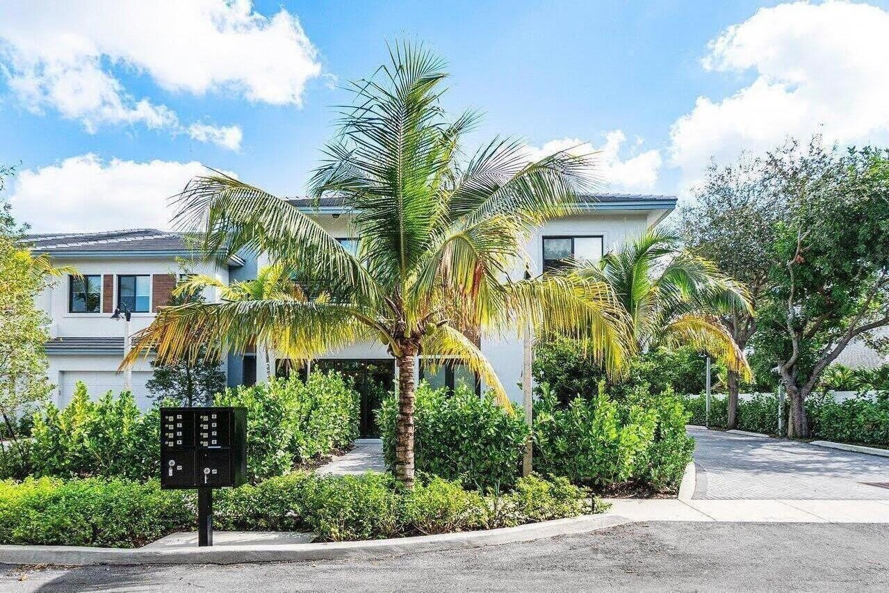 2211 Florida Boulevard – photo 2