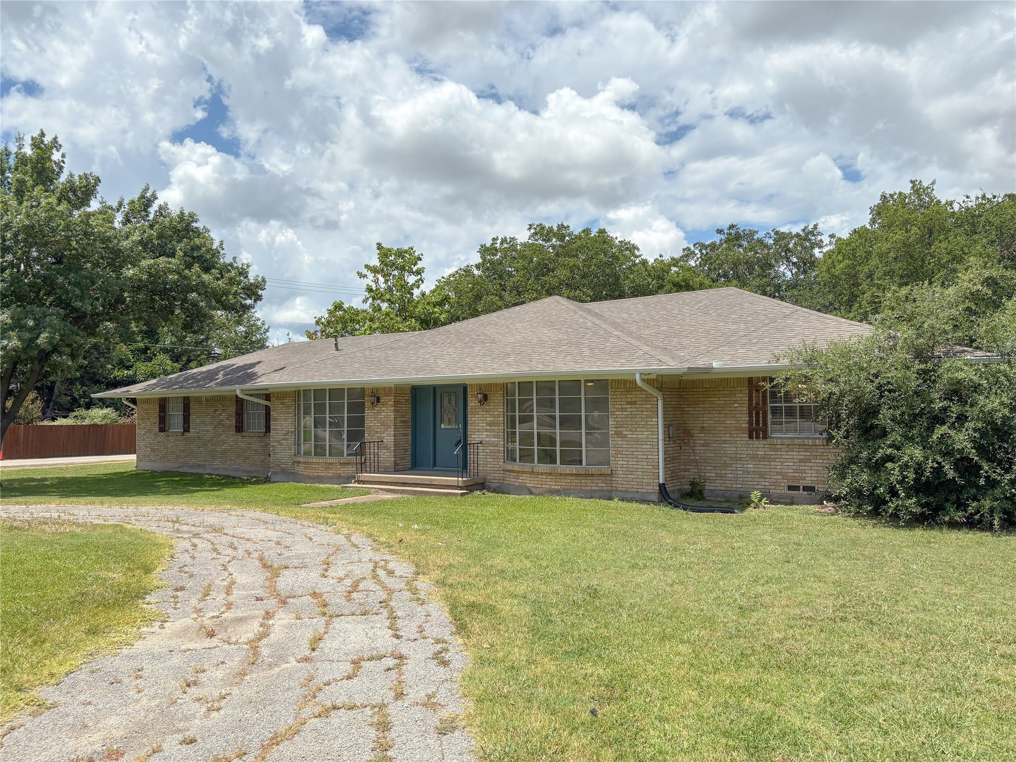 511 W Walnut Street – photo 1