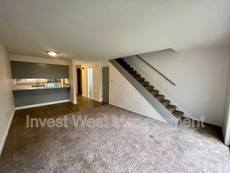 1960 33 Avenue – photo 1