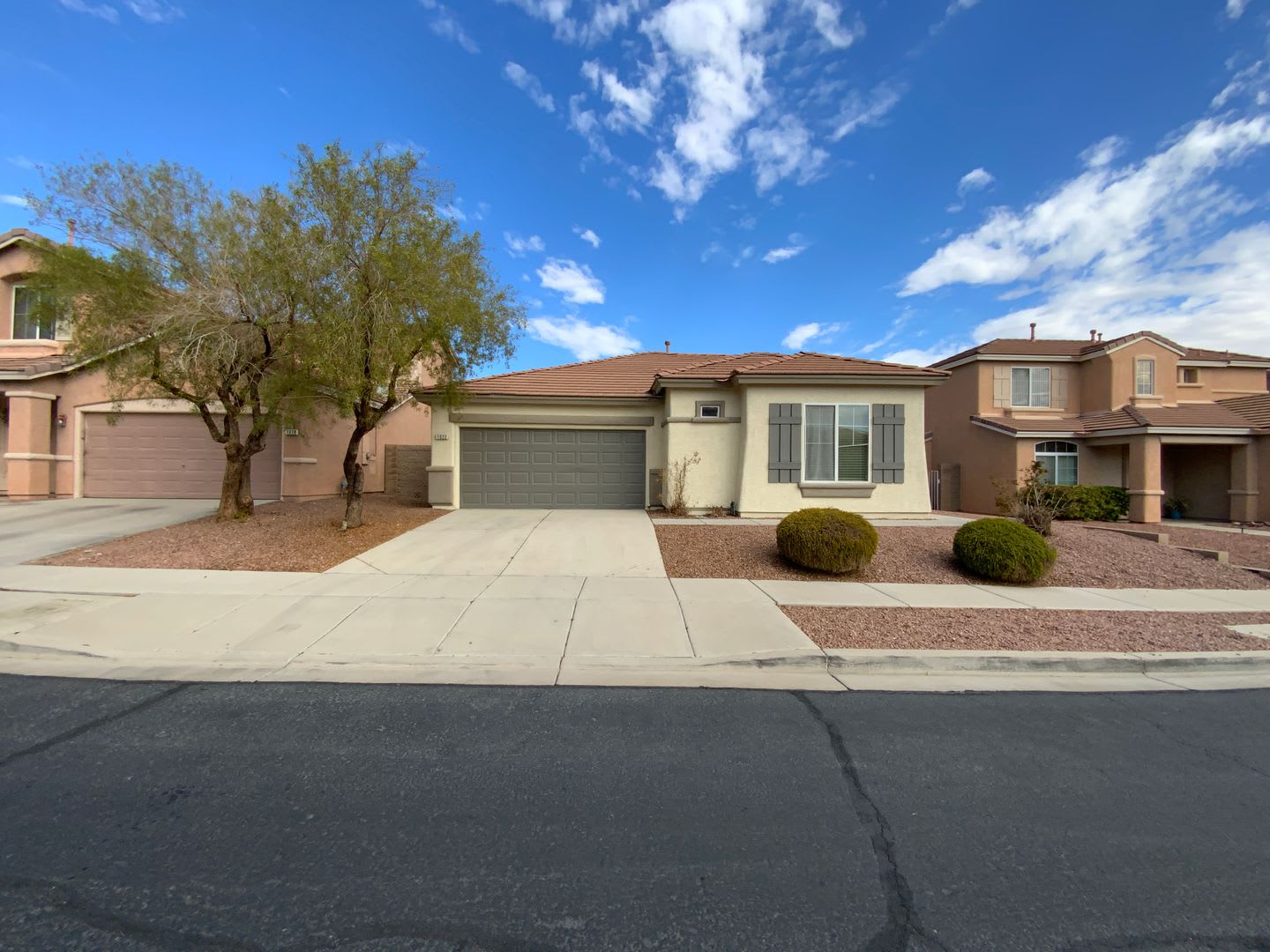 3 Bedroom 2 Bathroom Home Located In Henderson Nv – photo 1