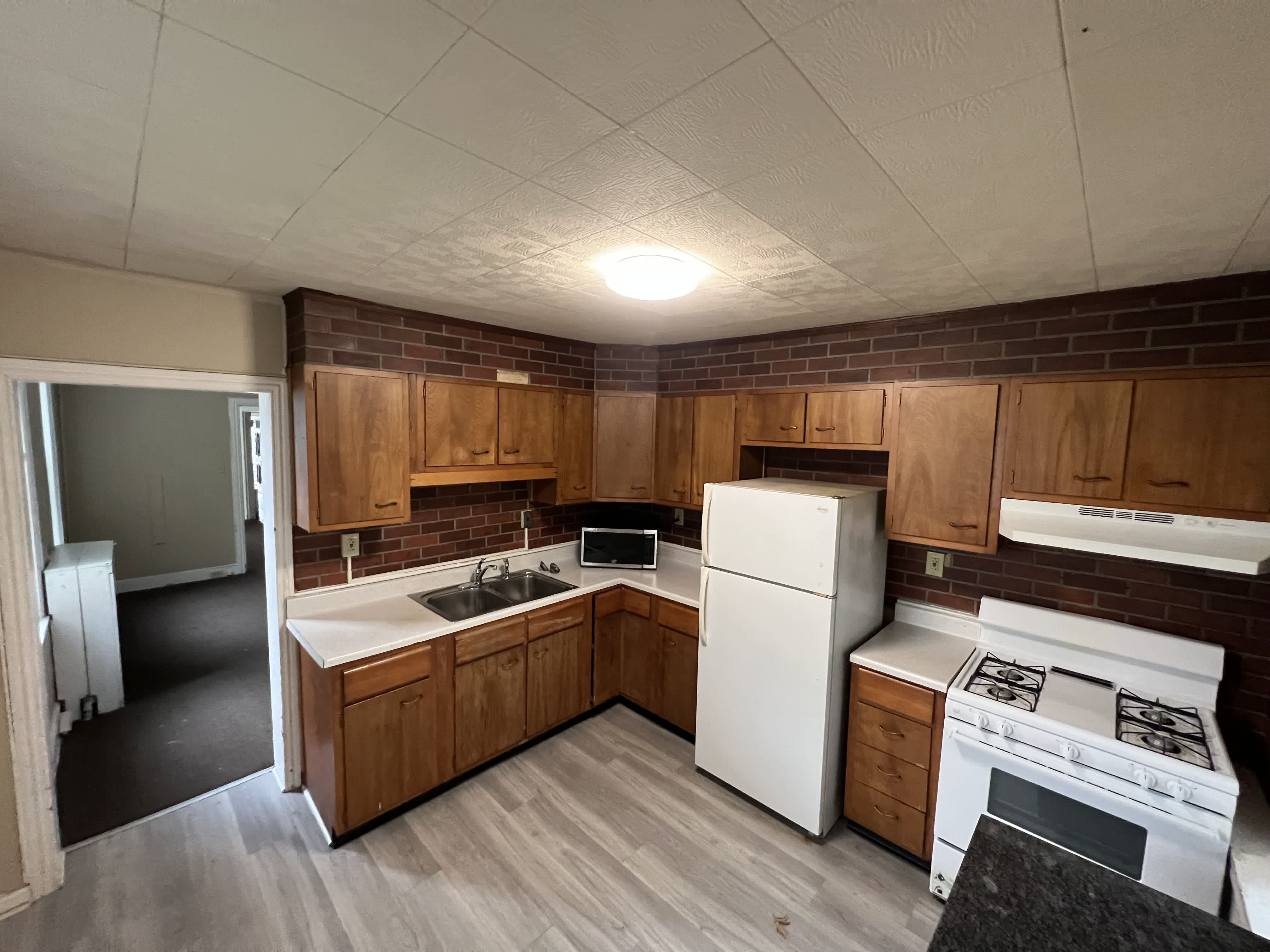 415 E Marshall St – photo 3