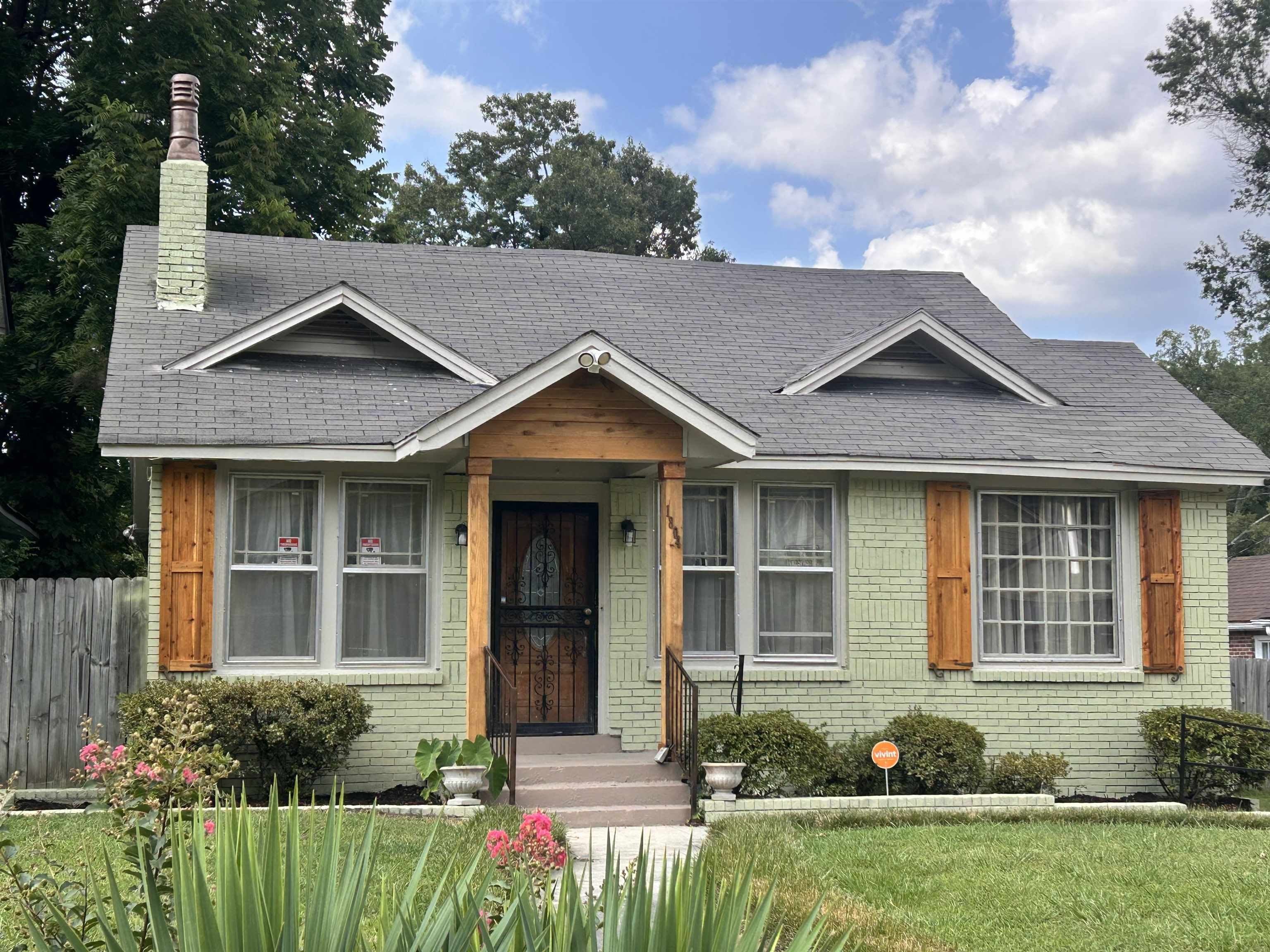 1804 FOSTER Ave – photo 1