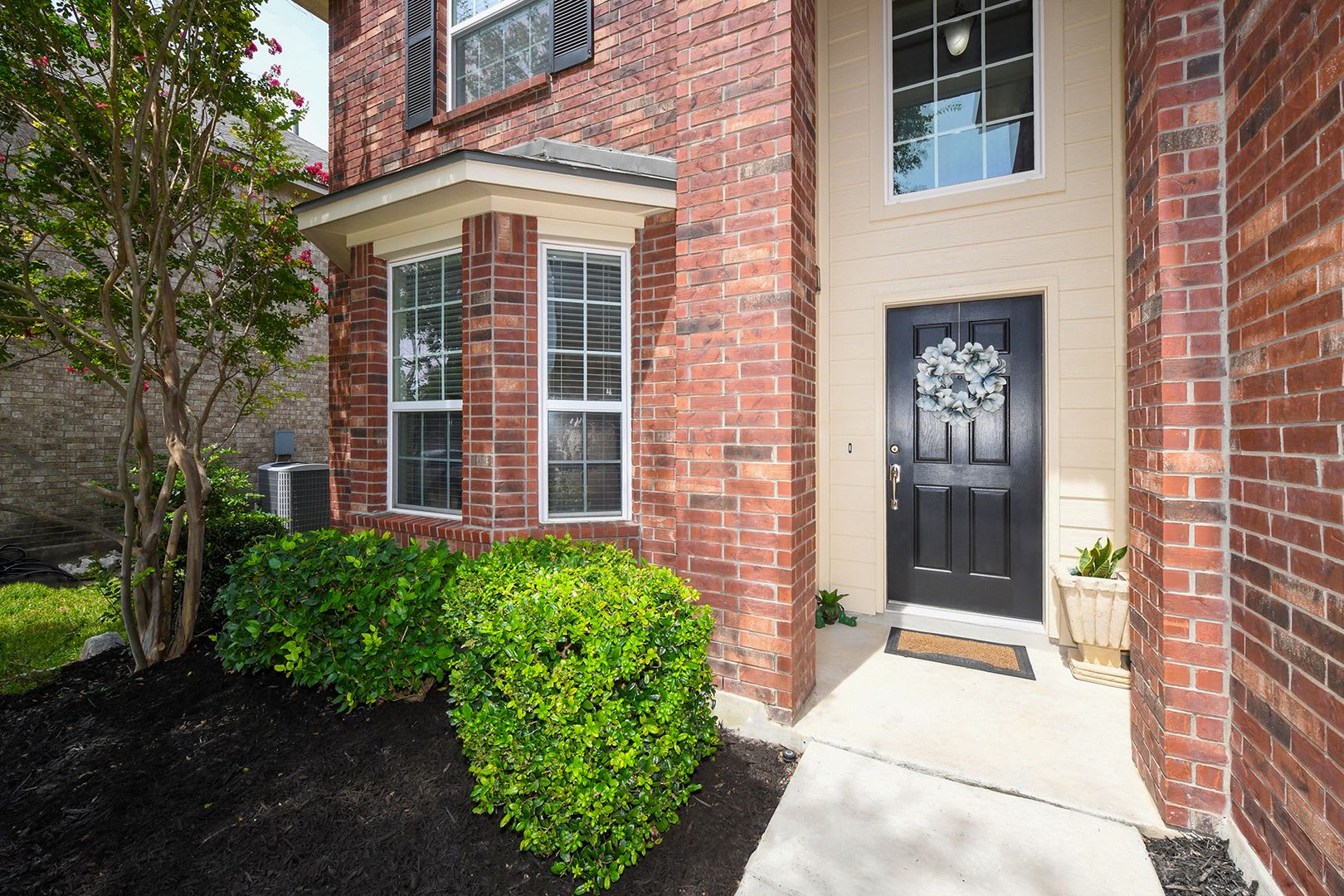 Mountain Lodge Gated Community 5 Bedroom 3 5 Bathroom Home – photo 3