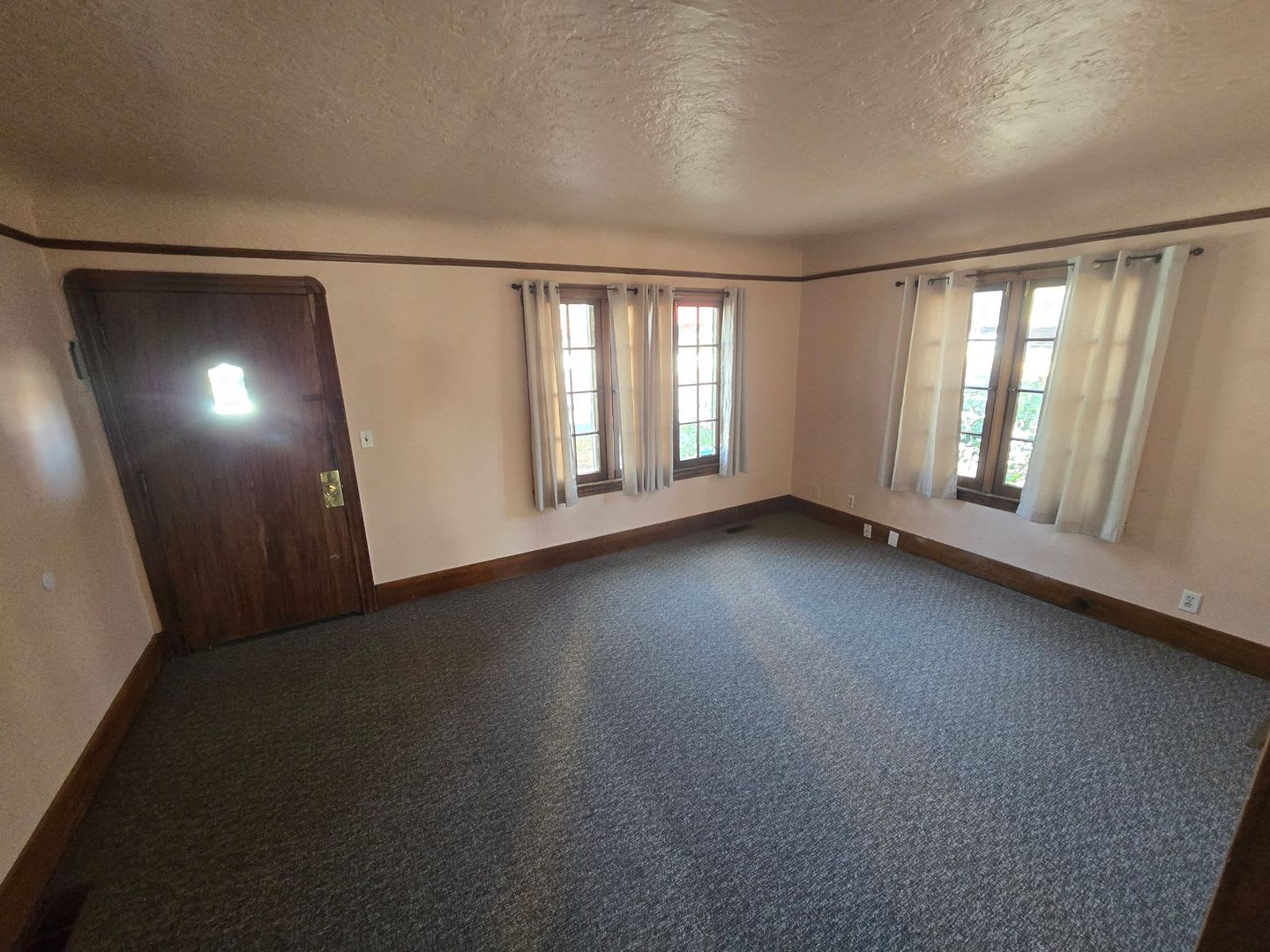 1822 Earle – photo 3