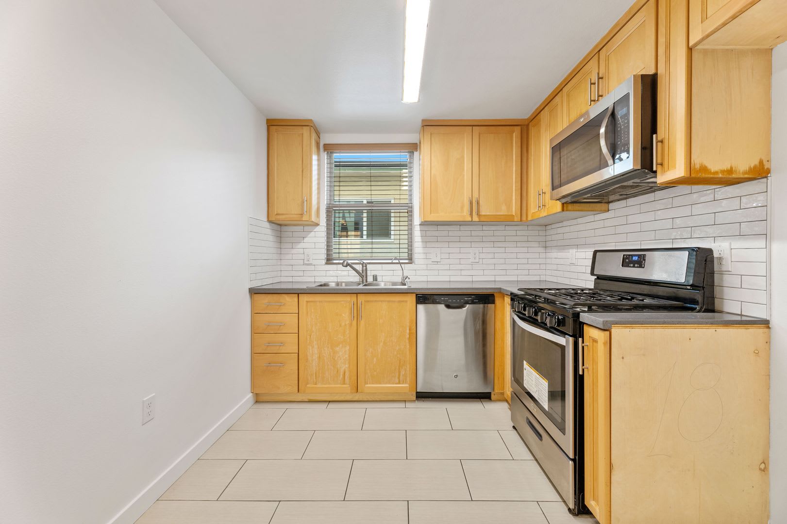 Burbank Plaza Townhomes – photo 4