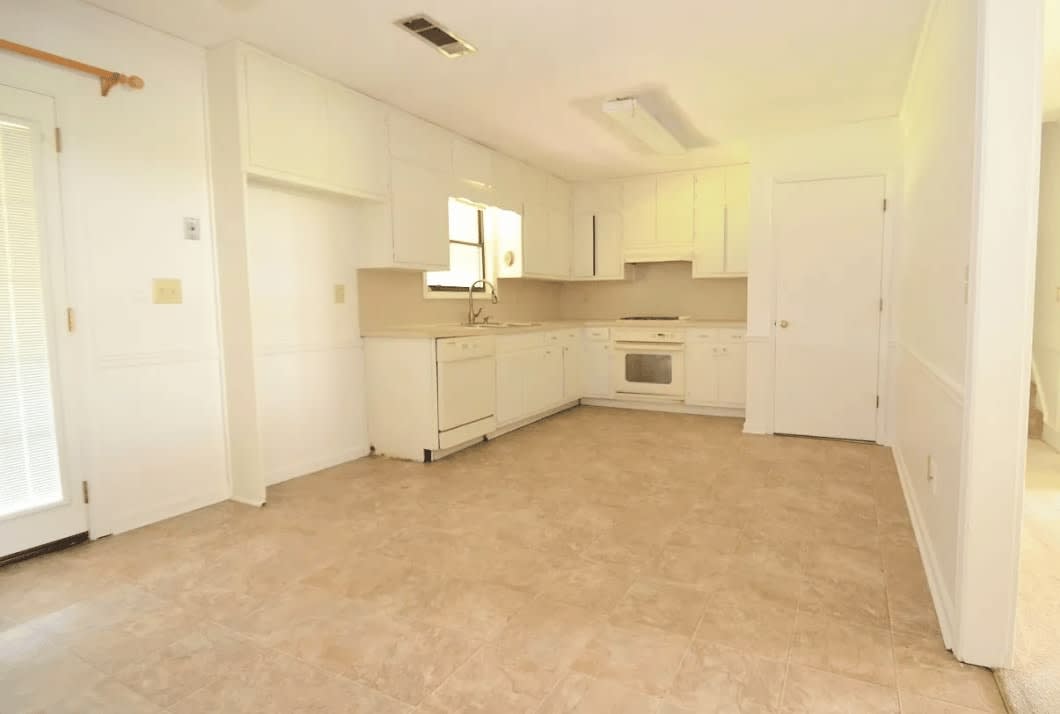 1495 Haynes Court Southwest – photo 4