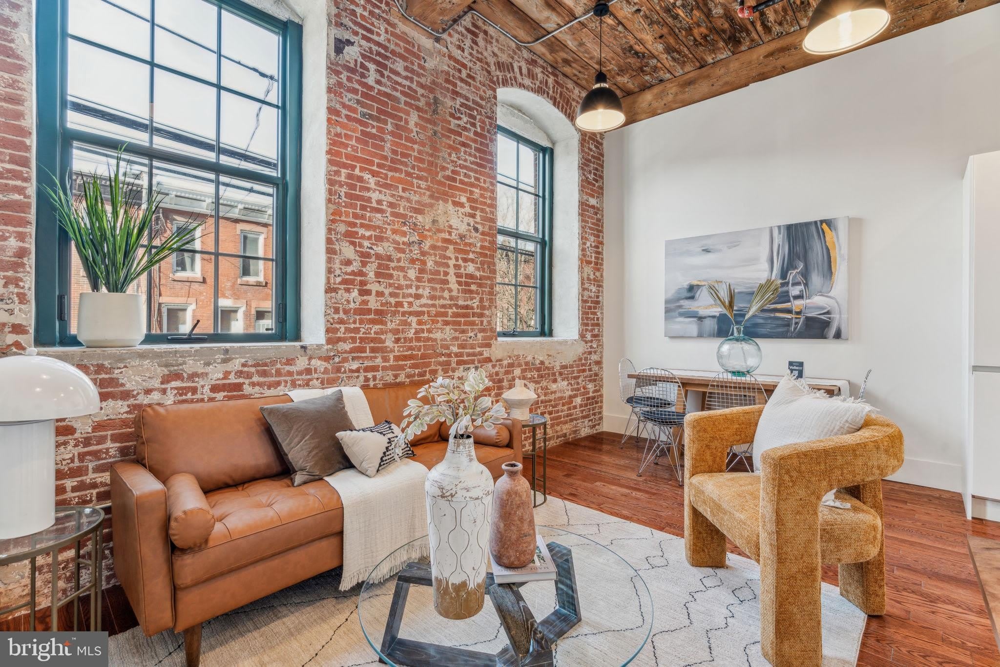 1801 N HOWARD Street – photo 2