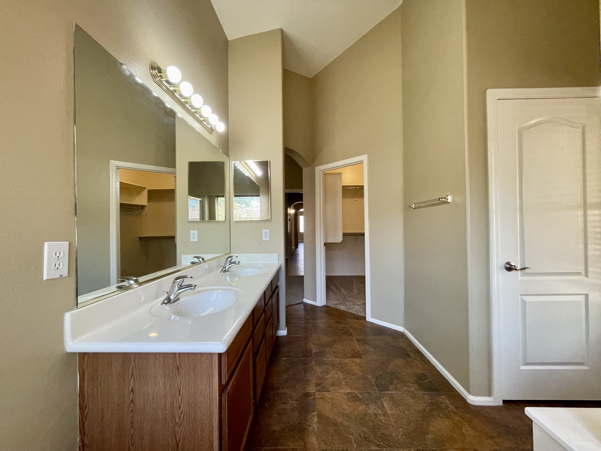 16143 W Hilton Ave – photo 2